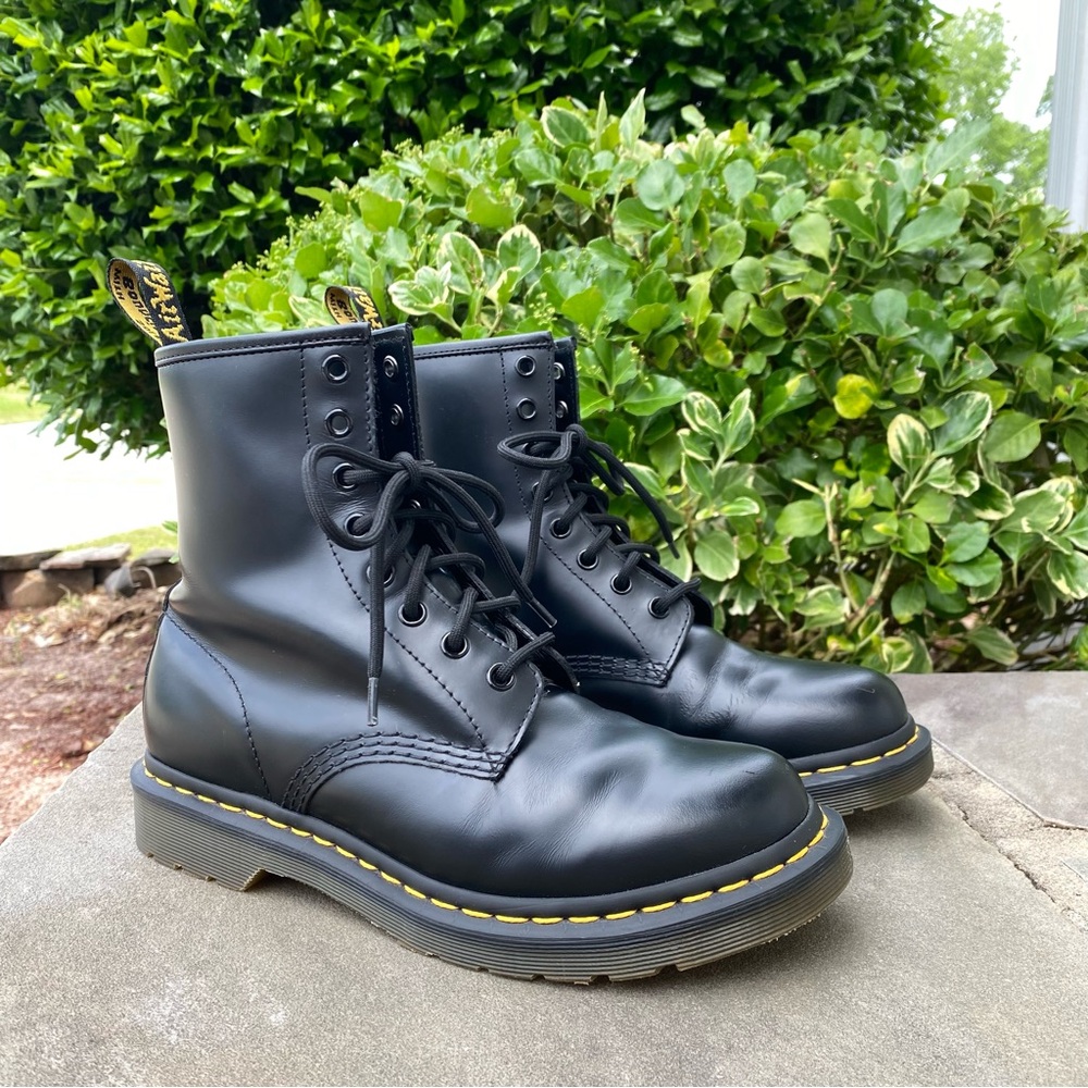DR MARTENS 1460 SMOOTH LEATHER LACE UP BOOTS
